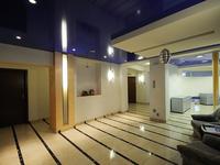 Architektura wnetrza sufit napinany w recepcji 2