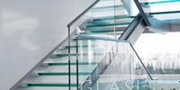 Szklane schody – piękno i bezpieczeństwo w Twoim domu